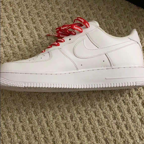 The supreme X Nike Air Force 1 low - Picture 3 of 4